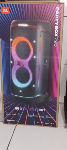 Vendo JBL partybox 720 com duas baterias removível aproveite aceito cartão ZAP *90