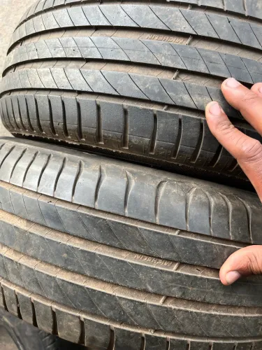 2 pneus 185/60 ARO 15 MICHELIN COM 75% de borrachas originais 
