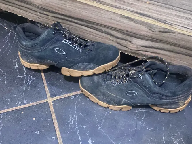Botinha da oackley flak preto original