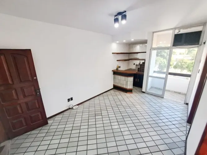 CANELA QUARTO E SALA, 45m², VARANDA, 1 VAGA COBERTA, OPORTUNIDADE