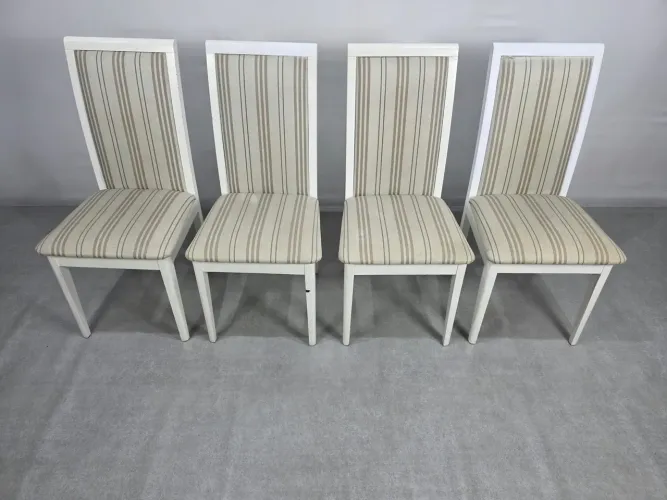 Conjunto de 4 cadeiras de madeira maciça