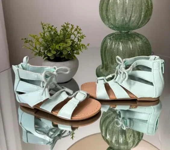 Sandalia verde gladiadora - Old Navy - Tamanho 24-25