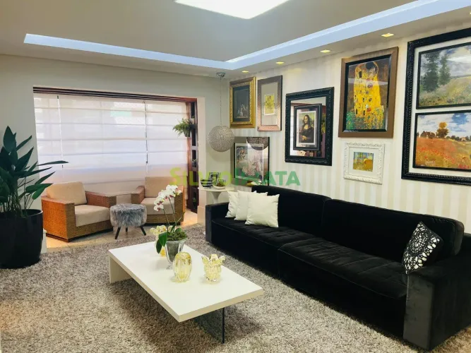 Oportunidade Única em Maringá: Apartamento de Luxo à Venda! Localização: Condomínio Edifíc
