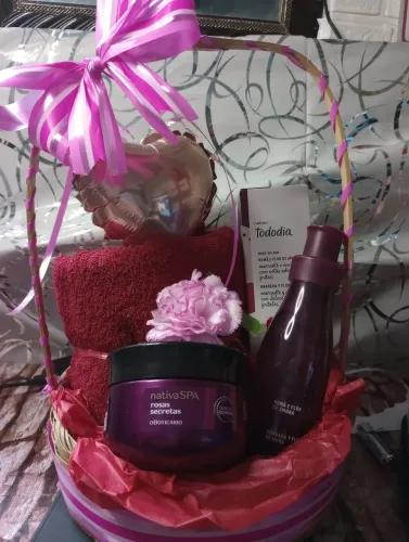 Creme nativa SPA boticário+ body splash natura todo dia+ toalha de banho presente lindo 