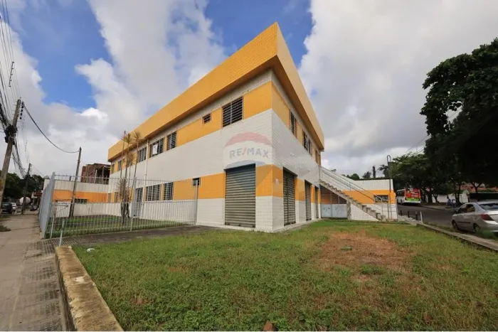 PRÉDIO RESIDENCIAL E COMERCIAL- CAJUEIRO