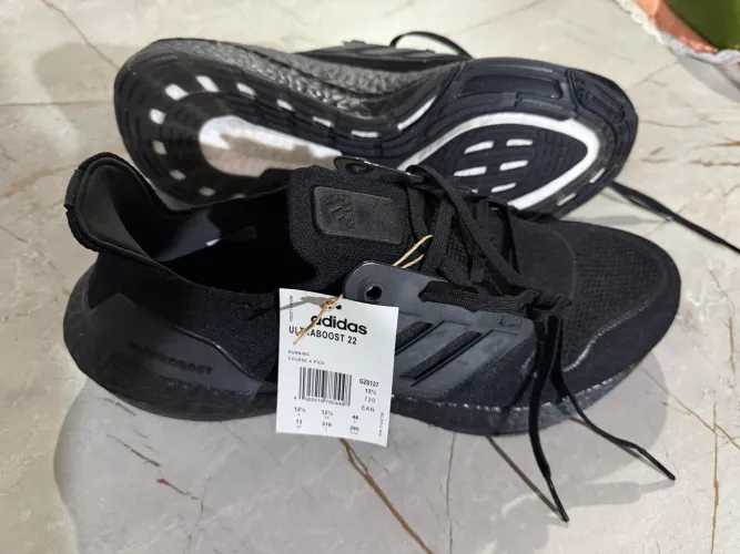 Tênis Adidas ultra boost 22