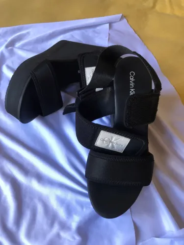 Sandália Calvin Klein tamanho 35 original 