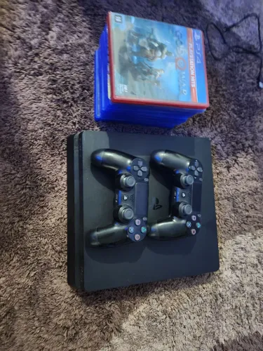 PlayStation 4 mais 2 Contoles Originais