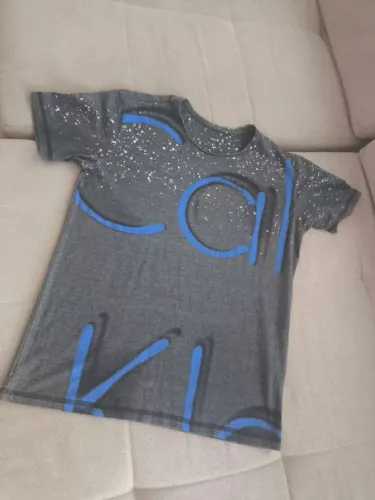 Camiseta Calvin Klein infantil