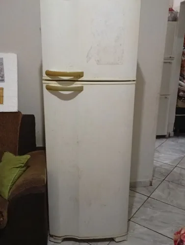 Geladeira Electrolux DC43 cm defeito não gela motor arma 