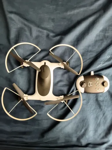 Drone necessita do carregador.
