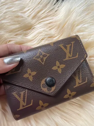 Carteira Louis Vuitton preta linha Premium