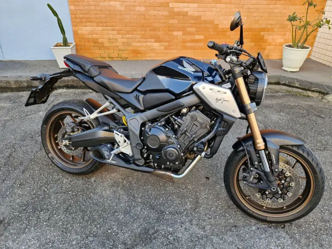 CB650R 2021 9.470 km IMPECÁVEL