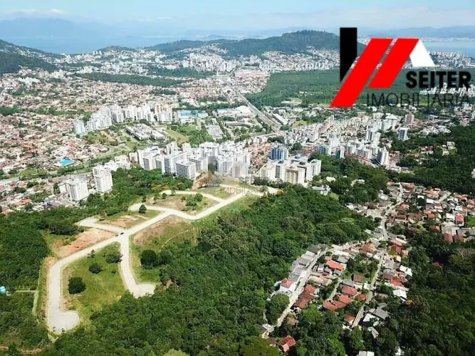 Terreno a venda no bairro Itacorubi com localização previlegiada