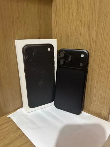 Vendo iPhone 18 pro Max de 256gb , novo , 1 ano de garantia, apenas 4 ciclos, nota fiscal 