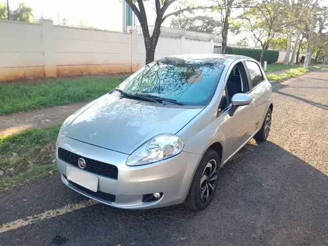 Fiat Punto Attractive 1.4 Fire Flex 8V 5P 2011