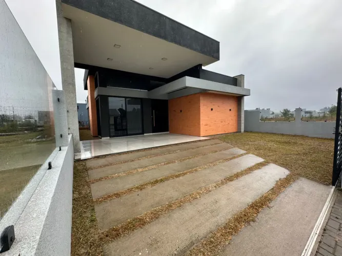 Locação anual - Casa na Praia de Atlântida