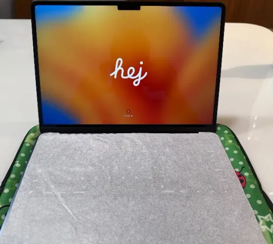 Macbook Air M2 - Touch ID - 13 pol - 256g - 8g Memoria