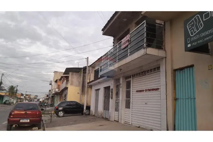 Casa à Venda no Tabuleiro dos Martins, com 4 Quartos, 205 m², R$ 250.000