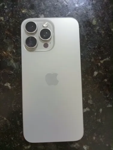 iPhone 15 pro Max estado de novo 