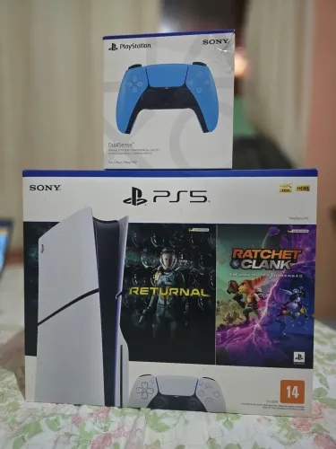 PlayStation 5 com 2 controles 8 jogos originais