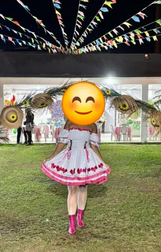 Vendo esse lindo vestido de noiva para festa junina.De 350.00 por 300.00