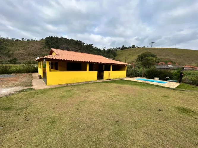 Vendo chácara em Lima Duarte MG.