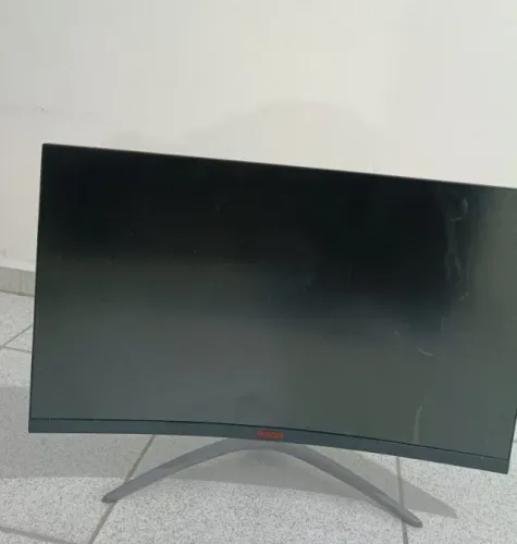 Monitor AOC - Agon 32" DESMANCHE