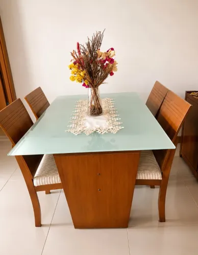 Mesa com cadeiras
