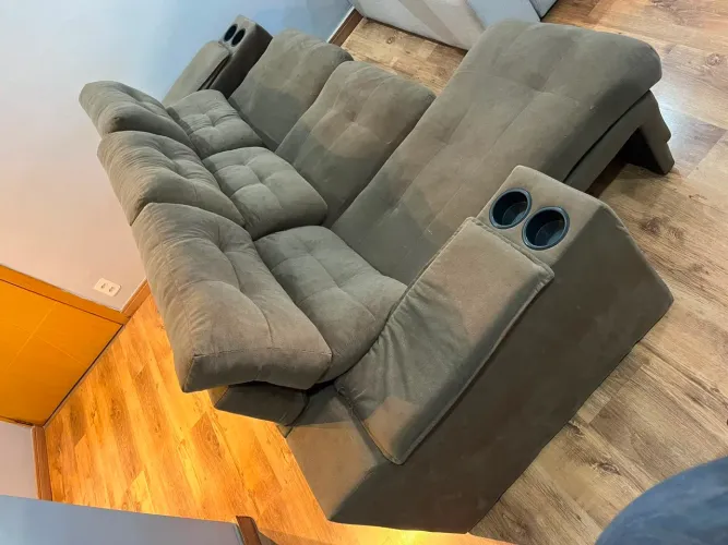 SOFA RETRATIL 3 LUGARES(1°ANO DE USO)