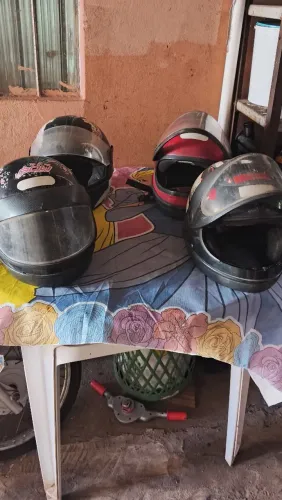 Vendo 4 capacetes
