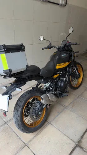 Himalayan 450 Nova com acessórios