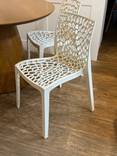 Cadeiras de Polipropileno - Design Vazado