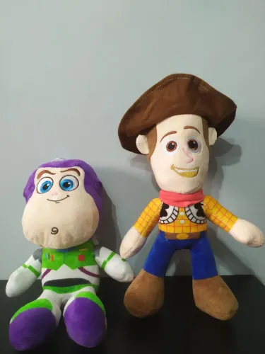 Dupla de Pelúcias Toy Story - Woody e Buzz Lightyear