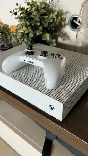 xbox 1tb + 5 jogos mídia física