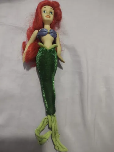 Boneca de porcelana Pequena Sereia - coleção princesas disney