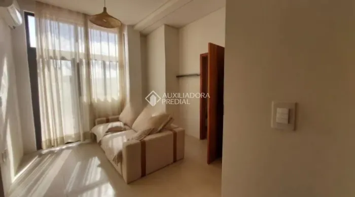 Auxiliadora Predial aluga Studio mobiliado no bairro Carvoeira - Florianopolis