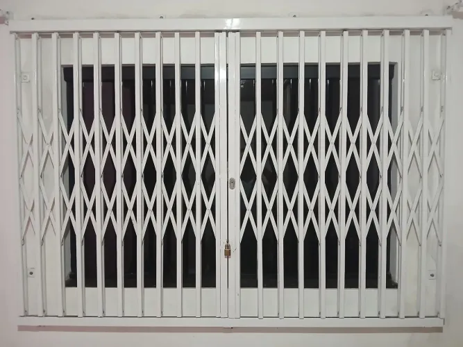 3 grade pantográfica ótimo estado