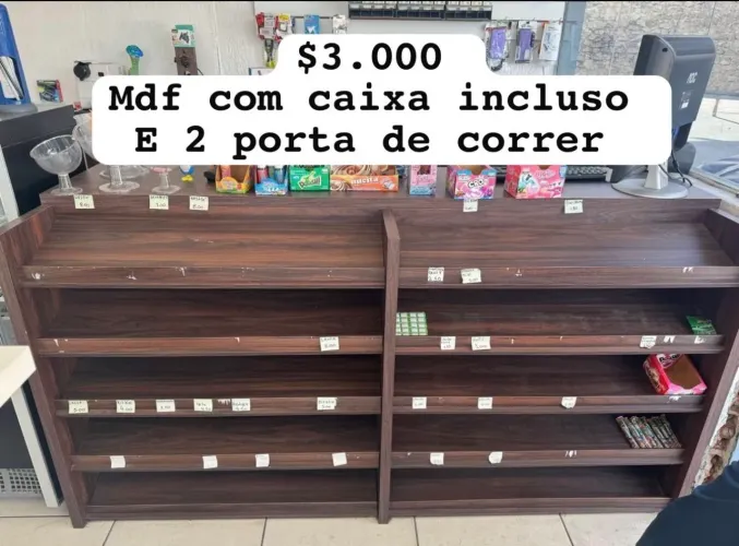 Balcão expositor com caixa incluso