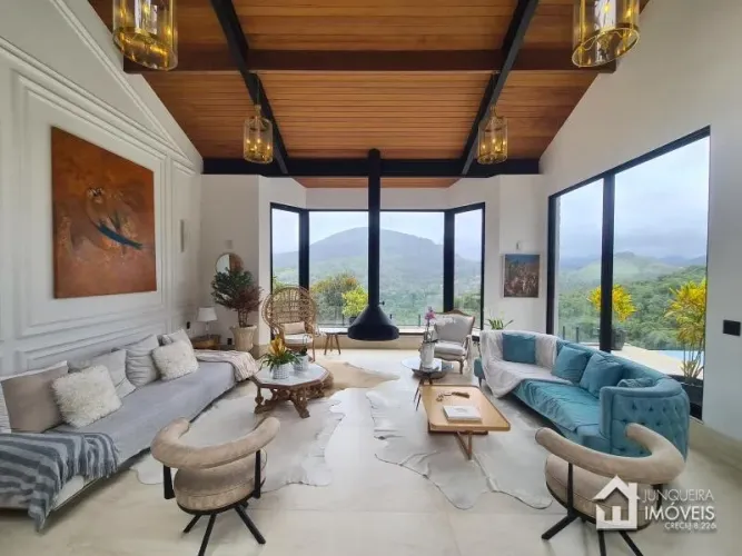 Casa em Condomínio- Petrópolis, Itaipava