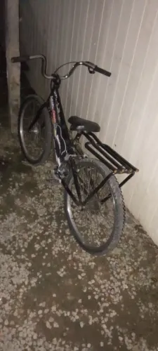 Vende-se bicicleta peneus novos freio funcionando preço 150 telefone *