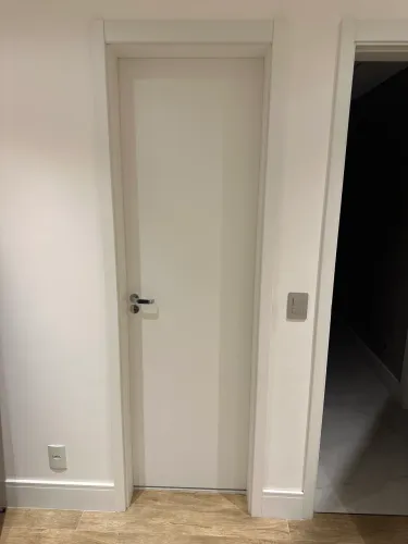 Porta 62 x 210 com fechadura