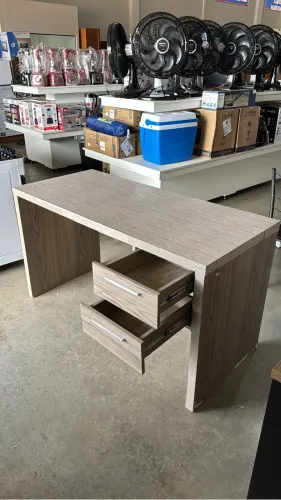 Mesa de estudo / escrivaninha