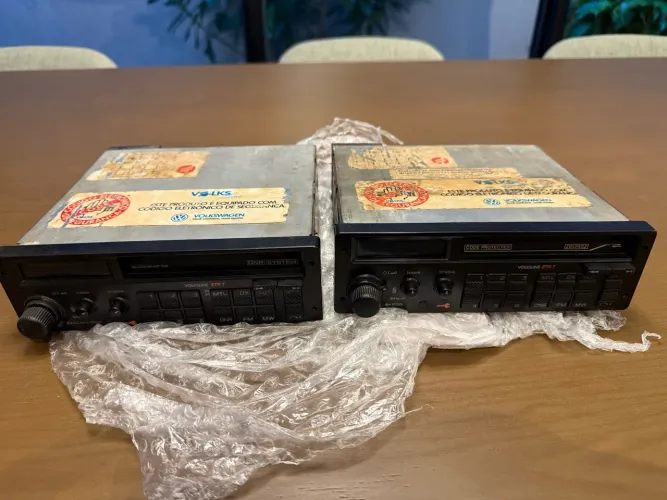 Rádio toca-fitas Volksline ETRT funcionando