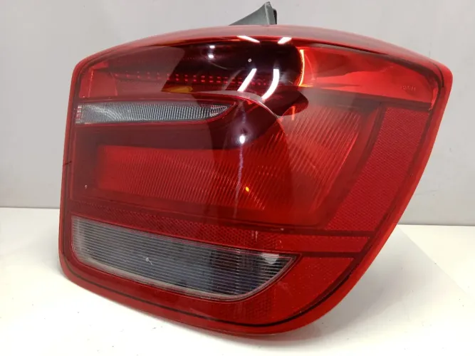 Lanterna Direita Bmw 114i 116i 118i 120i 125i M135 12 A 16 Direito/passageiro Vermelho