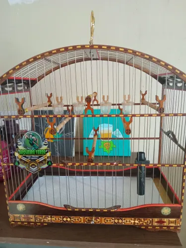 Vendo uma gaiola de colero