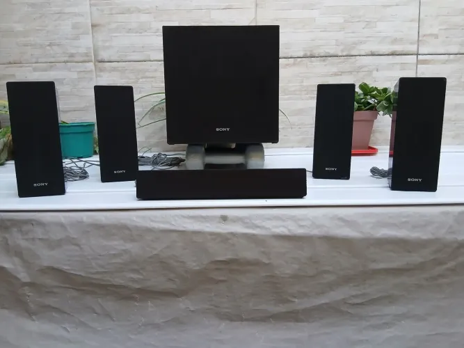 Conjunto de (06) Caixas acústicas Sony do sistemas home theater Sony STR-KS380 e HT-SS380.