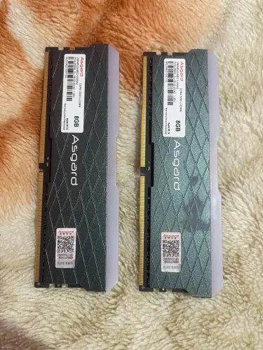 Vendo duas memória ram 16gb (8gb cada uma ) 3200hz asgard 