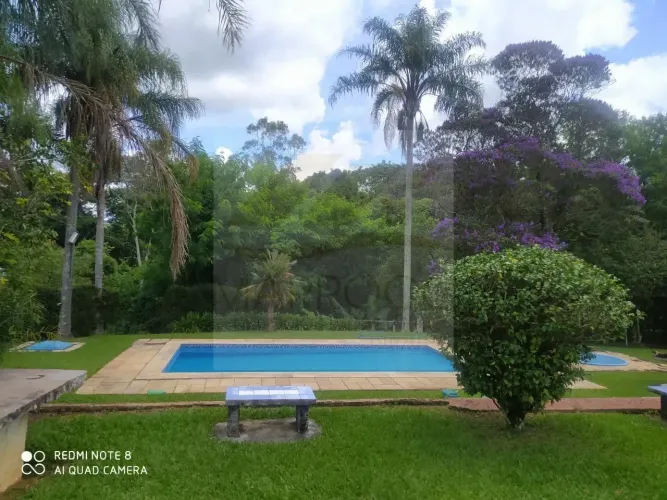 CHÁCARA COMPLETA COM RIO, POMAR, PISCINA, 4 DORMT E MOBILIADO
