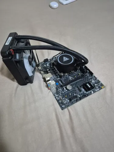 i5-12400f + placa mãe h610m-t pichau + water cooler